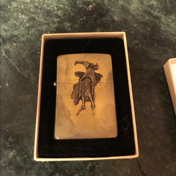 Vintage UNFIRED Marlboro Zippo Lighter - Picture 4 of 4